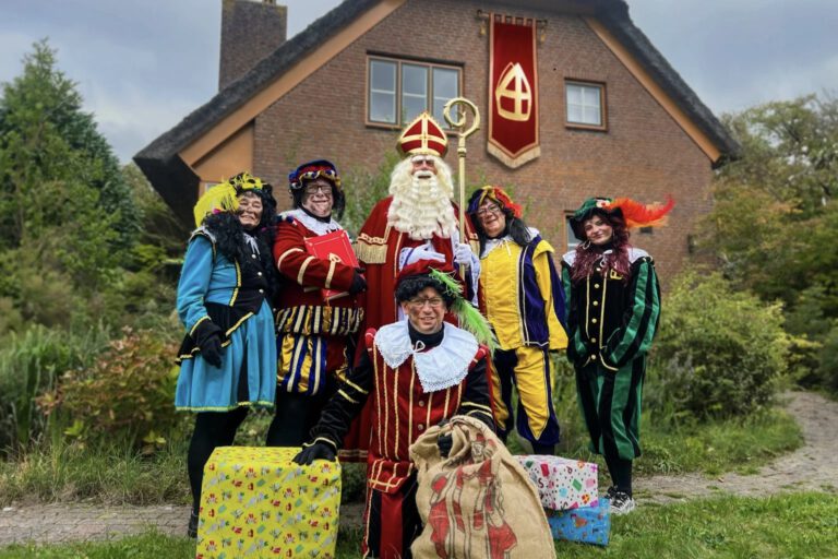 sint-en-pieten-schitteren-in-hoeksche-waards-sinterklaasjournaal