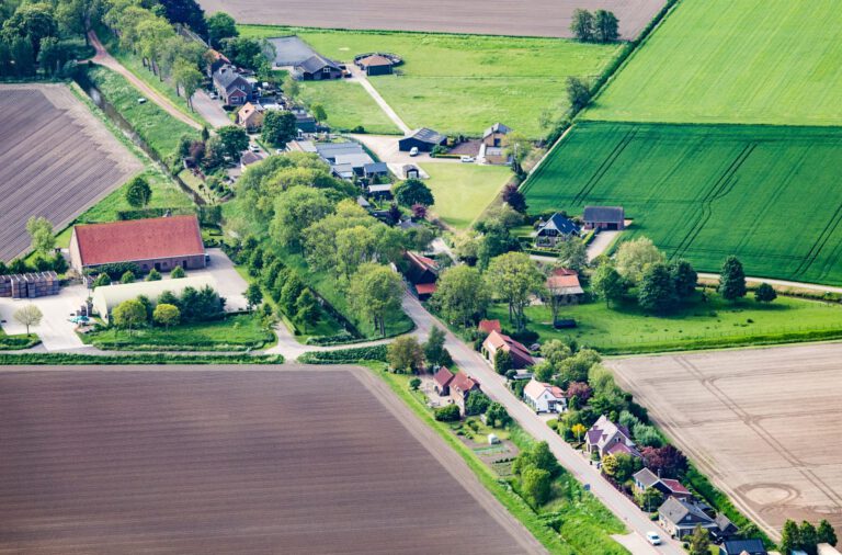 Dijk-boerderij-akkers-scaled.jpeg