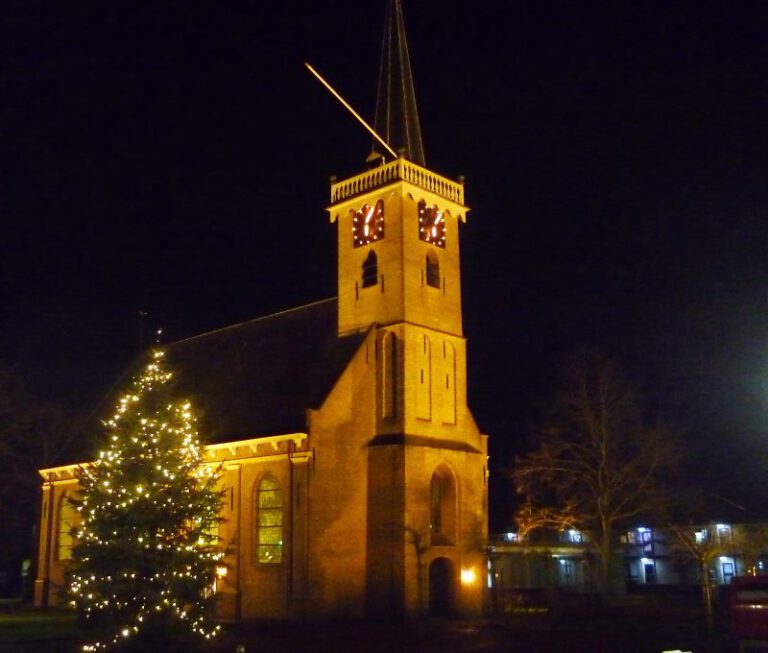 Kerstboom-en-Dorpskerk-Westmaas-2-scaled.jpg