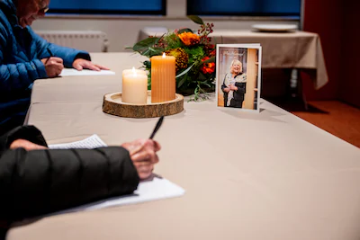 condoleance-register-op-het-gemeentehuis-in-capelle-aan-den-ijssel-voor-de-overleden-wethouder-ans-h.webp