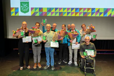 de-ridderkerkse-sporters-met-hun-awards.webp