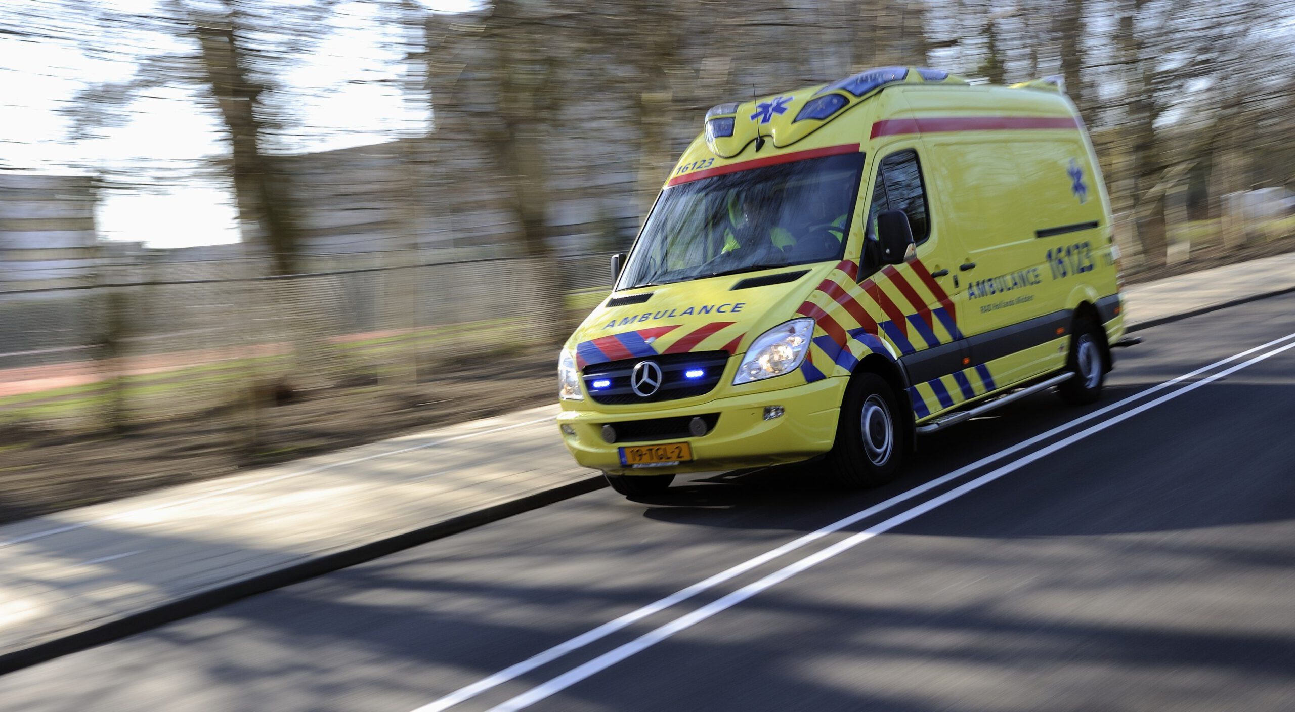 https3A2F2Fwww.metronieuws.nl2Fwp-content2Fuploads2F20202F082FAmbulance-2.jpg