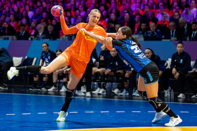 kelly-dulfer-of-netherlands-during-27th-ihf-womens-handball-world-championship-netherlands-argentina.webp