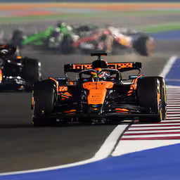 live-f1-verstappen-langs-norris-richting-tweede-plek-bij-start-in-qatar.jpg