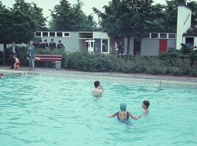 oude-foto-s-van-zwembad-de-duikelaar-in-hardinxveld-giessendam.jpeg