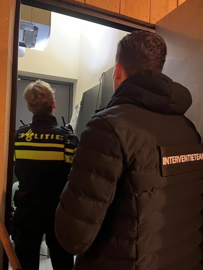 politie-en-gemeente-vlaardingen-voeren-een-grote-controle-uit-in-bedrijven-en-woningen.jpeg