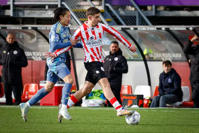 rotterdam-voetbal-28-kian-fitz-jim-17-camiel-neghli-tijdens-de-wedstrijd-sparta-rotterdam-ajax-in-he.webp