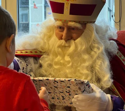 sinterklaas-tijdens-het-bezoek-aan-oekrainse-kinderen-vorig-jaar.webp