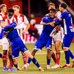 top-oss-almere-city-tijdelijk-gestaakt-na-knokpartij-tussen-spelers-dit-hoort-niet.jpg