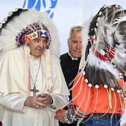 Vaticaan geeft 62 historische objecten terug aan inheemse bevolking Canada
