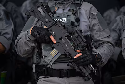 15-august-2025-lower-saxony-duderstadt-operational-forces-of-the-federal-riot-police-simulate-an-ope.avif
