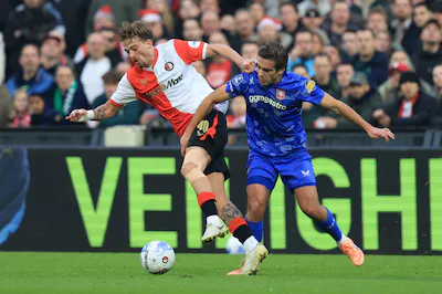 1766325438_rotterdam-21-12-2025-stadion-de-kuip-season-2025-2026-dutch-eredivisie-football-match-between-feyeno.webp