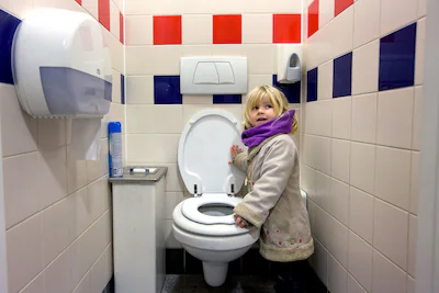 19-11-2010-utrecht-dochter-van-wouter-op-de-wc-voor-bij-het-verhaal-over-waar-kinderen-naar-de-wc-ku.webp