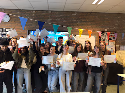 19-leerlingen-csg-de-lage-waard-in-papendrecht-ontvangen-delf-diploma.avif