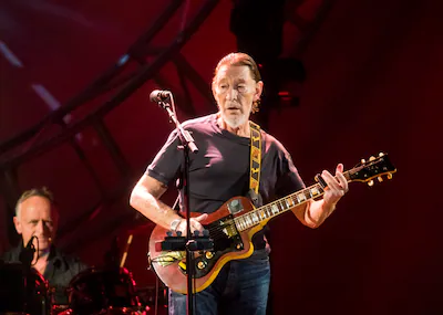 2017-11-06-21-20-39-epa06312363-british-singer-songwriter-and-blues-guitarist-chris-rea-performs-dur.webp
