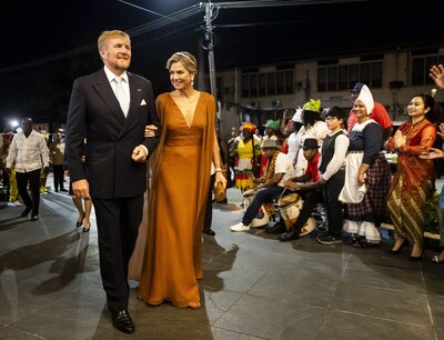 2025-12-01-19-29-01-paramaribo-koning-willem-alexander-en-koningin-maxima-bij-aankomst-het-door-pres.jpeg