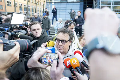 2025-12-04-10-44-19-utrecht-marco-borsato-staat-de-pers-te-woord-bij-vertrek-bij-de-rechtbank-de-rec.webp