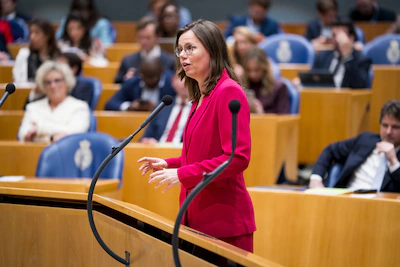 2025-12-10-13-22-07-den-haag-mirjam-bikker-christenunie-tijdens-een-debat-in-de-tweede-kamer-over-he.webp