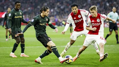 2025-12-14-15-48-46-amsterdam-l-r-anis-hadj-moussa-of-feyenoord-en-rayana-bounida-of-ajax-tijdens-de.jpeg