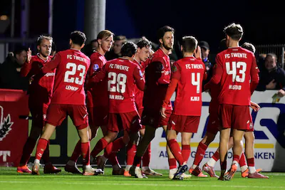 2025-12-18-20-02-06-spakenburg-2-0-van-sondre-orjasaeter-van-fc-twente-tijdens-de-knvb-beker-wedstri.webp