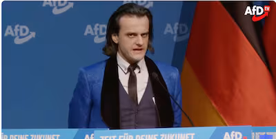 afd-lid-alexander-eichwald-hield-een-toespraak-die-velen-deed-denken-aan-hitler-en-goebbels.avif