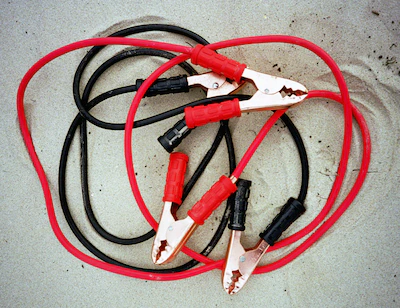 africa-tanzania-2000-view-of-car-battery-jump-leads-startkabel-startkabels.webp
