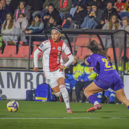 ajax-vrouwen-grijpt-koppositie-na-zege-op-nac-en-puntenverlies-fc-twente.jpg