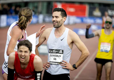 amsterdam-tom-dumoulin-komt-over-de-finish-bij-de-50e-editie-van-de-marathon-van-amsterdam-anp-koen.webp