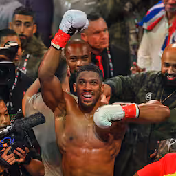 anthony-joshua-dacht-sneller-af-te-rekenen-met-jake-paul-hij-bleef-opstaan.jpg