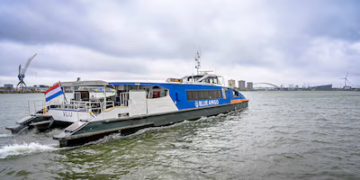 ar20220721-0004-krimpen-aan-den-ijssel-21-07-2022-halte-waterbus-in-de-stormpolder.avif