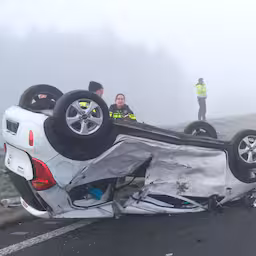 auto-op-zn-kop-na-botsing-met-vier-voertuigen-bij-roswinkel.jpg