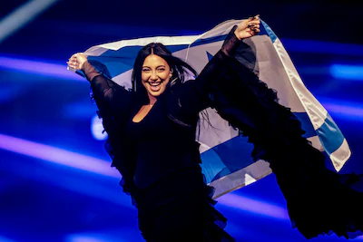 basel-yuval-raphael-voor-israel-tijdens-de-vlaggenparade-vooraf-aan-de-tweede-dress-rehearsal-voor-d.webp