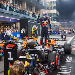 bekijk-de-startopstelling-voor-de-kampioensrace-met-verstappen-op-pole.jpg