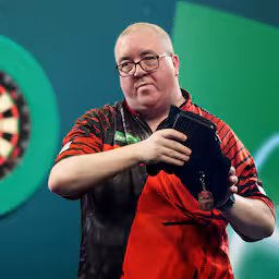 bunting-geemotioneerd-op-wk-darts-na-online-haat-podium-kan-eenzaam-zijn.jpg