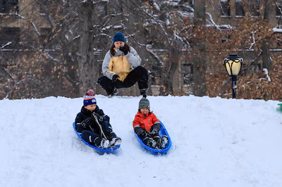 children-play-in-the-snow-in-manhattan-new-york-city-u-s-december-27-2025-reuters-kena-betancur.avif