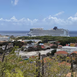 cruiseschip-ziet-af-van-stop-op-curacao-vanwege-militaire-acties-rond-venezuela.jpg