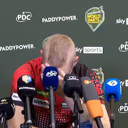 darter-van-der-velde-wordt-emotioneel-op-persconferentie-na-wk-debuut.jpg