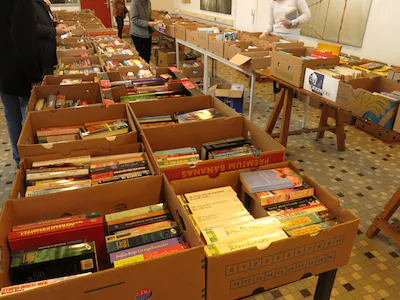 de-boekenmarkt-staat-bekend-als-de-grootste-indoor-boekenmarkt-van-de-regio.webp