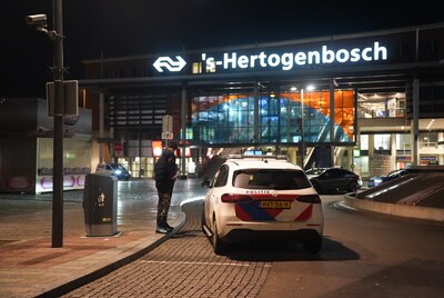 de-politie-doet-onderzoek-bij-het-station-in-den-bosch.jpeg