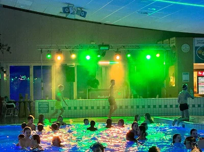 discozwemmen-in-zwembad-malkander.webp