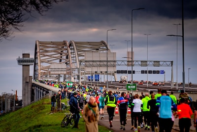dsw-bruggenloop-rotterdam-foto-bart-hoogveld.jpeg
