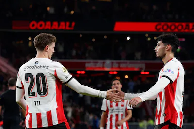eindhoven-netherlands-october-31-guus-til-of-psv-celebrates-5-2-with-ricardo-pepi-of-psv-during-the.webp