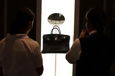 epa12567882-people-view-the-le-birkin-voyageur-traveler-hermes-handbag-previously-owned-by-jane-birk.webp