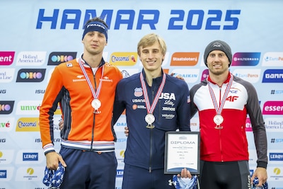 epa12588214-jordan-stolz-from-the-usa-c-first-place-jenning-de-boo-from-the-netherlands-l-second-pla.jpeg