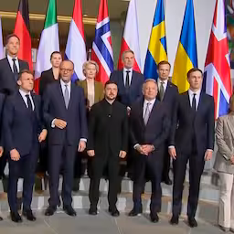 europese-leiders-op-de-foto-met-zelensky-na-hoopvolle-top.jpg
