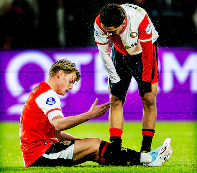 feyenoord-pec-zwolle-seizoen-2025-2026-sem-steijn-valt-uit-met-een-hamstringblessure-foto-pim-ras.webp