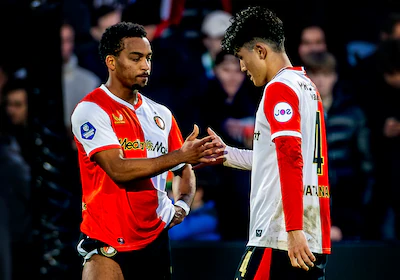 feyenoordf-fc-twente-seizoewn-2025-2026-quinten-timber-en-tsuyoshi-watanabe-kijken-niet-bepaald-vrol.webp
