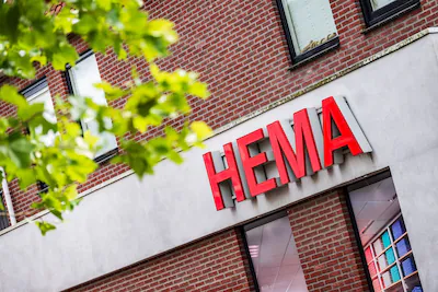 foto-ter-illustratie-een-filiaal-van-hema.webp