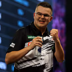 gian-van-veen-dendert-met-hoogste-toernooigemiddelde-door-op-wk-darts.jpg
