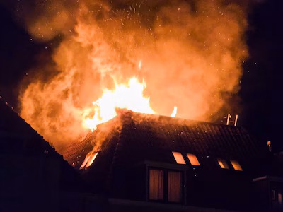 grote-brand-dordrecht-korte-engelburgsekade.avif